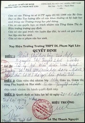 Quyết định đình chỉ học tập vô hạn định đối với Nguyễn Thị Tuyết Linh. Hình chụp từ FB.