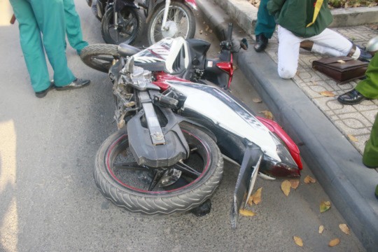Chiếc xe gắn máy của nhóm cướp tham gia gây án