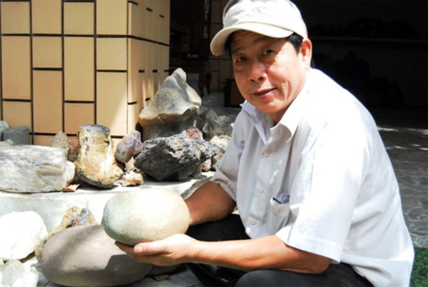 Hòn đá phát sáng bí ẩn trong bóng đêm ở Đồng Nai