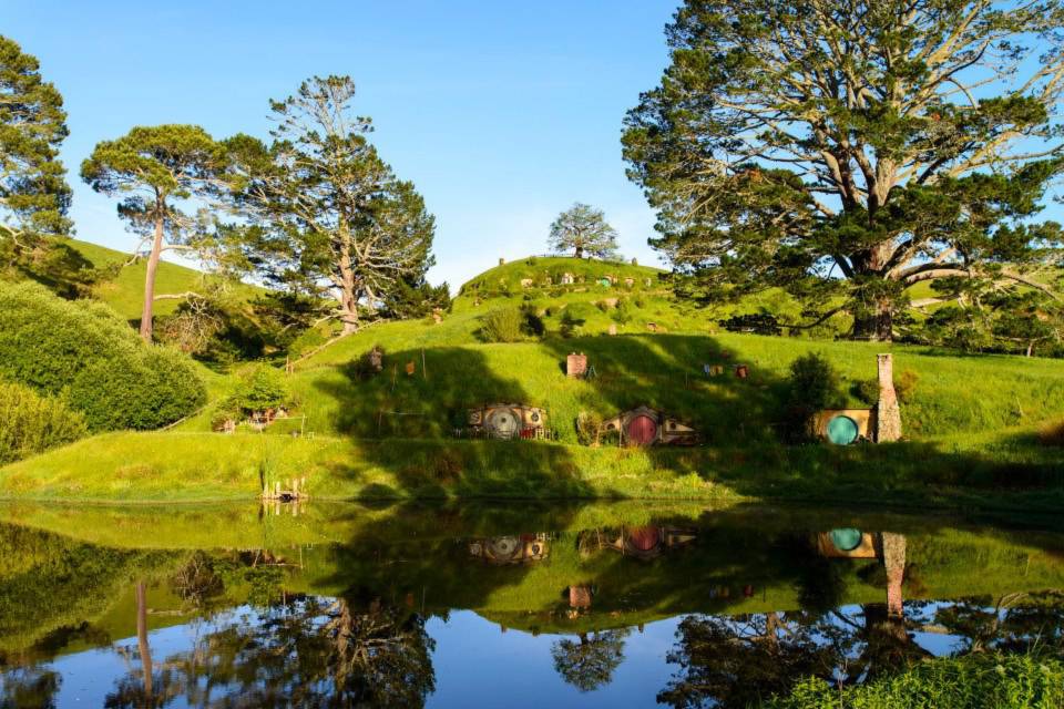 Ngôi làng Hobbiton gần thị trấn Matamata, New Zealand (Vignette, Wikia)