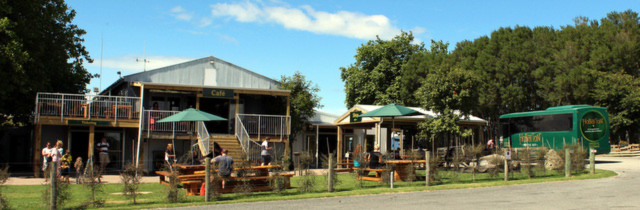 Trung tâm Shires Rest Cafe & Function và cửa hàng lưu niệm Shire Store (Hobbitontours.com)