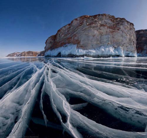 Kỳ vĩ của những hồ nước đóng băng trên thế giới - 2