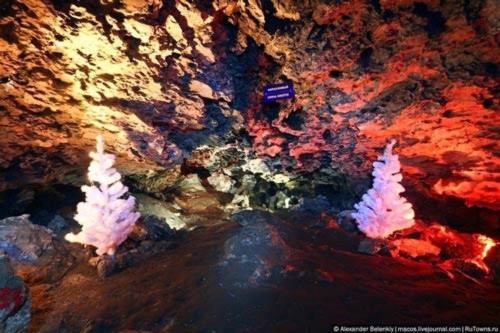 Những viên "kim cương" khổng lồ trong hang động ở Nga - 8
