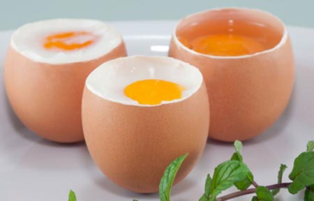 Tìm ra cách biến trứng luộc thành trứng sống thật dễ dàng