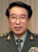 Ông Từ Tài Hậu tại buổi thảo luận về an ninh tại Lầu Năm Góc tháng 10 năm 2009.Theo Nhật báo Phương Đông, ông Từ đã cố gắng chuyển 10 tỷ NDT trong khối tài sản của mình đến Hồng Kông.(ảnh:wikimedia)