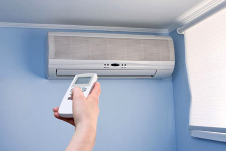 Bật điều hòa chế độ khô để chống ẩm mốc trong nhà 8 mẹo chống nồm ẩm rẻ tiền mà hiệu quả