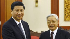Tổng Bí thư Nguyễn Phú Trọng và Chủ tịch Trung Quốc Tập Cận Bình trong chuyến thăm Việt Nam hồi tháng 12, 2011. (Ảnh tư liệu).