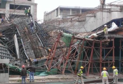 Hiện trường sự cố sụt xà mũ nhà ga tại công trường đường sắt đô thị Cát Linh-Hà Đông. Ảnh baodatviet