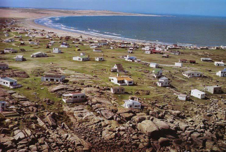 Khám phá ngôi làng kỳ lạ sống thời nguyên thủy ở Uruguay