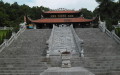 Đền thờ ông trên núi Phượng Hoàng. Ảnh wiki