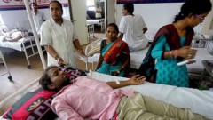 Người dân nhập viện do nắng nóng ở Ấn Độ. (Ảnh: EPA)
