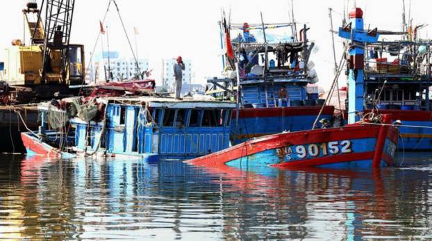 Tàu cá ĐNA 90152 bị tàu Trung Quốc đâm chìm ngày 2 tháng 6, 2014 được kéo về Đà nẵng