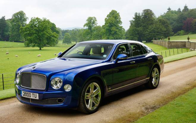 8- Bentley Mulsanne: Là mẫu xe danh giá của Anh sản xuất, mẫu siêu sang này được trang bị động cơ V8 6.75 lít có tăng áp turbin kép, công suất 512 mã lực với thời gian tăng tốc từ 0 đến 100km/h sau 5,1 giây. Hãng Bentley gọi xe Mulsanne là 