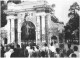 Đề tự “Thanh Hoa Viên” trong miếu thờ Đại học Thanh Hoa bị đập nát. Ảnh zhengjian.org
