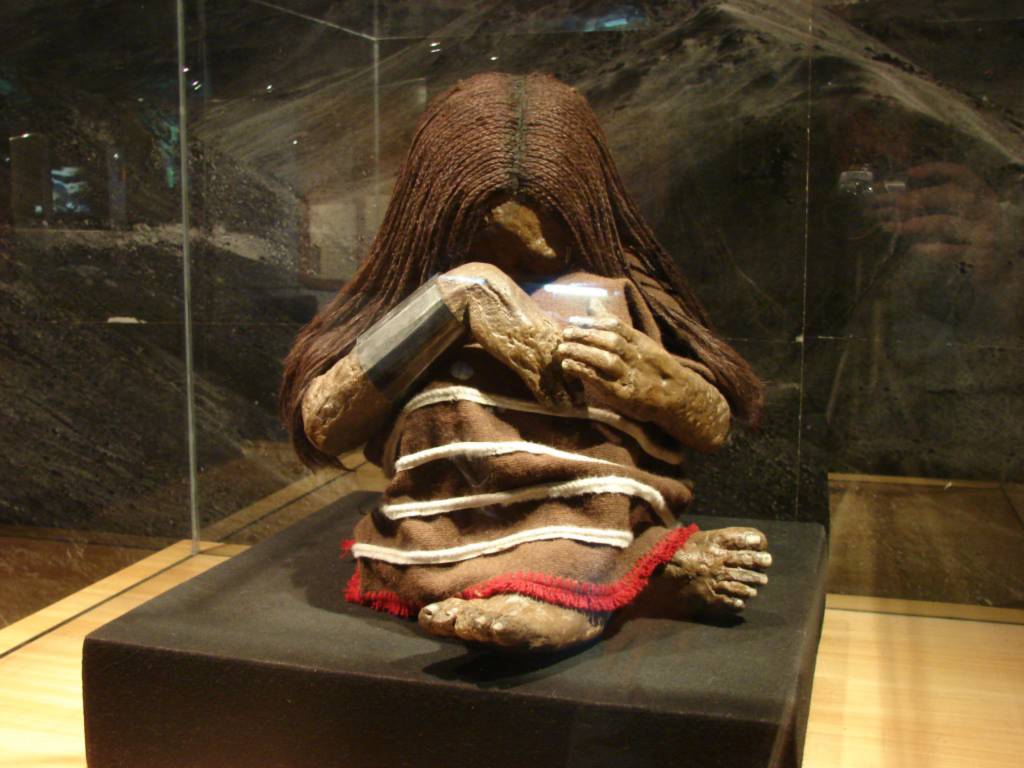 The_replica_of_the_plomo_mummy_at_the_Museo_Nacional_de_Historia_Natural_in_Sangtiago_Chile_2009_May_24-1024x768