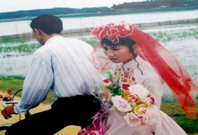 Đám cưới thời bao cấp đây! Thật dễ thương phải không các bạn?