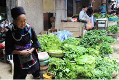 Rau xanh có nguồn từ Trung Quốc, bán ở chợ Cốc Lếu, Lào Cai. RFA Rau xanh có nguồn từ Trung Quốc, bán ở chợ Cốc Lếu, Lào Cai. RFA
