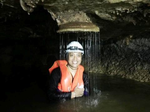 Tạ Nam Long bên 'vòi hoa sen' thiên tạo ở Thanh Hóa