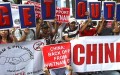 Khoảng 200 người Philippines và Việt Nam đã cùng nhau diễu hành tại thủ đô Manila, Philippines trong thứ Sáu ngày 16/5, yêu cầu Trung Quốc dỡ giàn khoan trái phiếu khỏi vùng đặc quyền kinh tế của Việt Nam
