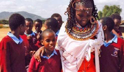 Kulea được coi là người mẹ thứ hai của của 200 bé gái ở Kenya. Ảnh: CNN