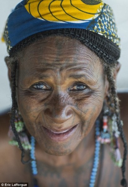 Tây Phi: Nơi những người phụ nữ rạch sẹo lên mặt để làm đẹp