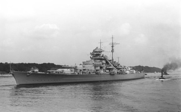 Tàu chiến Bismarkc trước khi bị đánh chìm
