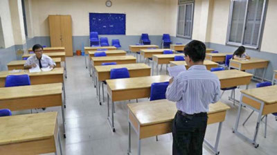 Phòng thi chỉ có 2 thí sinh thi môn sử tại HĐT trường THPT Nguyễn Thị Minh Khai chiều 2-6-2014. Ảnh - Như Hùng/songmoi.vn Phòng thi chỉ có 2 thí sinh thi môn sử tại HĐT trường THPT Nguyễn Thị Minh Khai chiều 2-6-2014. Ảnh - Như Hùng/songmoi.vn