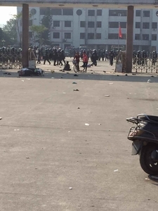 Ngày 29/11, hơn chục ngàn người dân biểu tình phản đối xây nhà máy đốt rác phát điện, bị cảnh sát dùng bom cay và súng bắn làm nhiều người bị thương