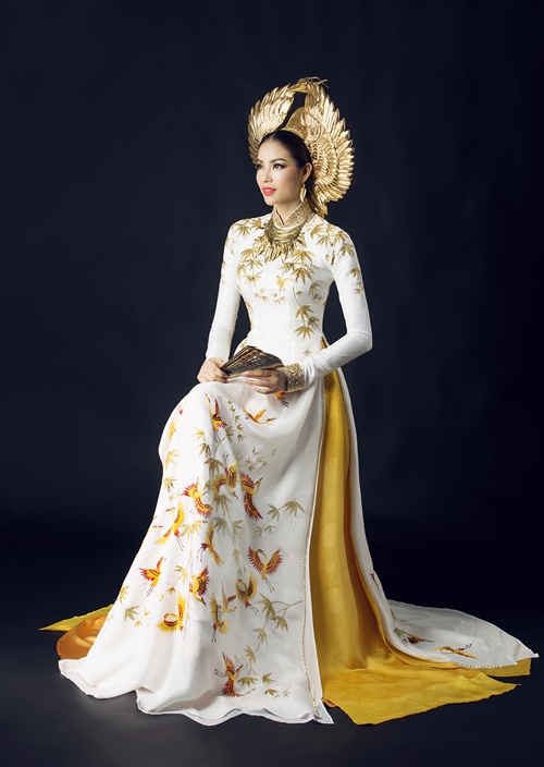 Hoa hậu Hoàn vũ 2015: Ngắm 2 bộ áo dài truyền thống của Phạm Hương - Ảnh 1
