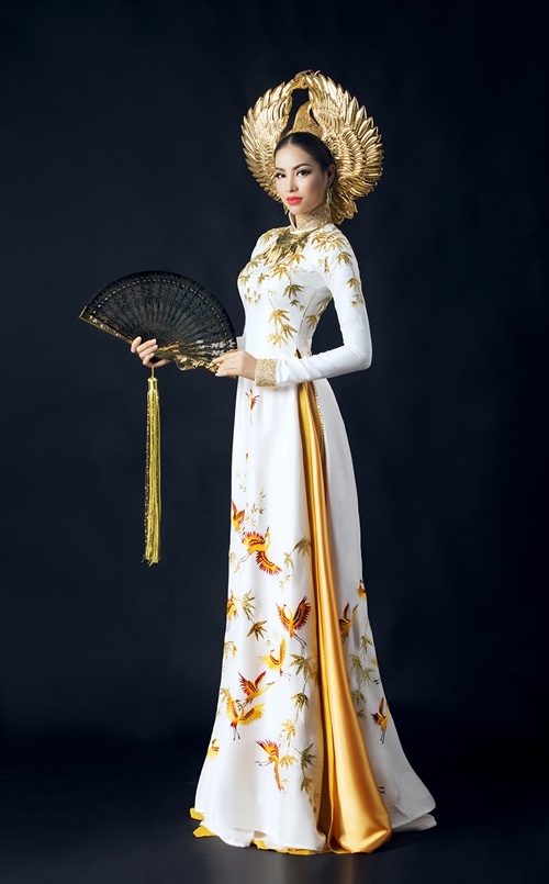 Hoa hậu Hoàn vũ 2015: Ngắm 2 bộ áo dài truyền thống của Phạm Hương - Ảnh 3