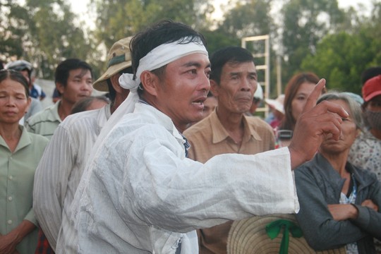 Sau 2 lần làm việc, anh Đoàn Văn Tịnh vẫn chưa nhận được tiền đền bù. Ảnh chụp ngày 10/11. (Ảnh: nld.com.vn)