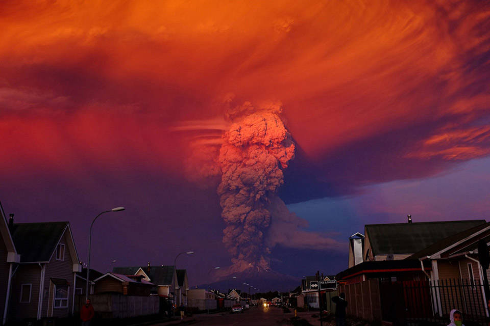 Núi lửa Calbuco phun trào vào ngày 22 tháng 4 năm 2015.