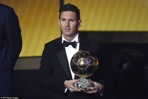 Vượt Ronaldo, Messi đoạt Quả bóng vàng FIFA 2015 - Ảnh 2.