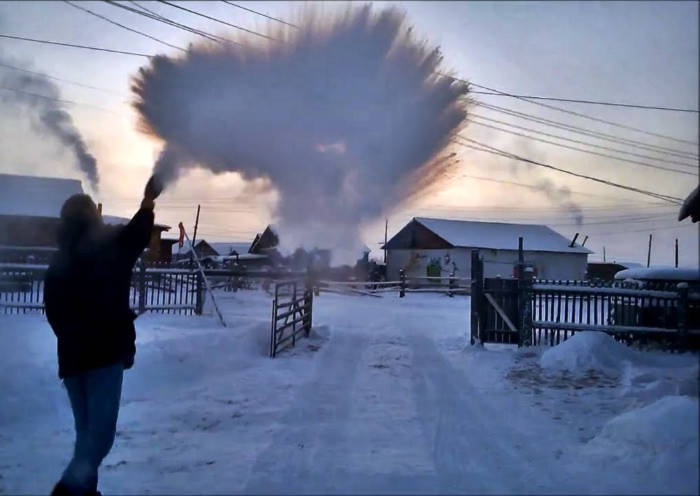 Huyện Oymyakon thậm chí còn có nền nhiệt thấp đến mức đáng sợ.