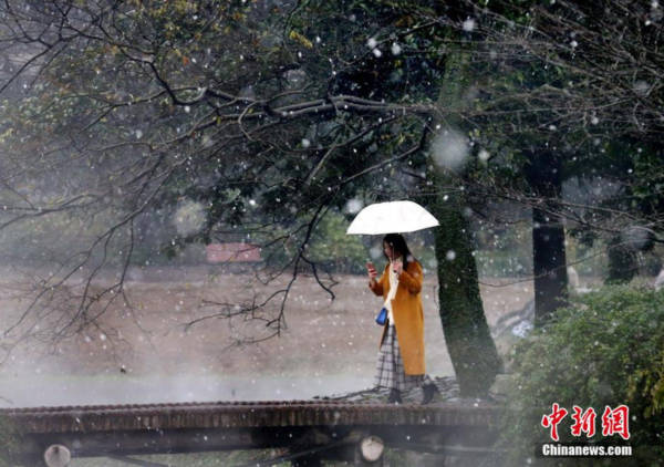 Trung Quốc đẹp như cõi mộng trong ngày tuyết rơi - Ảnh 5. Trung Quốc đẹp như cõi mộng trong ngày tuyết rơi - Ảnh 5.