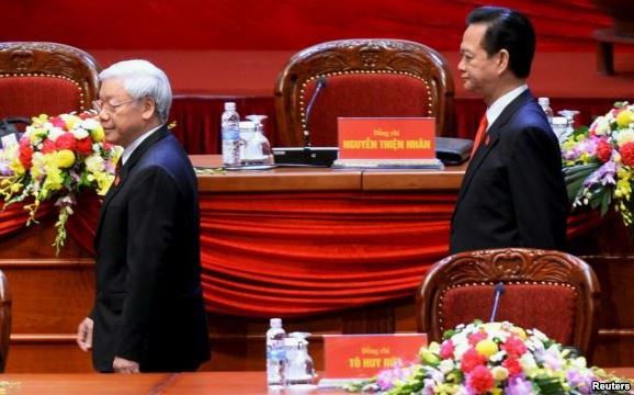 Tổng Bí thư Nguyễn Phú Trọng và Thủ tướng Nguyễn Tấn Dũng tại Đại hội đảng 12. (Ảnh: voatiengviet.com)