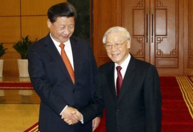Chủ tịch Trung Quốc Tập Cận Bình và Tổng Bí thư đảng CS Việt Nam Nguyễn Phú Trọng tại Văn phòng Trung ương Đảng Cộng sản Việt Nam ở Hà Nội, ngày 5/11/2015.