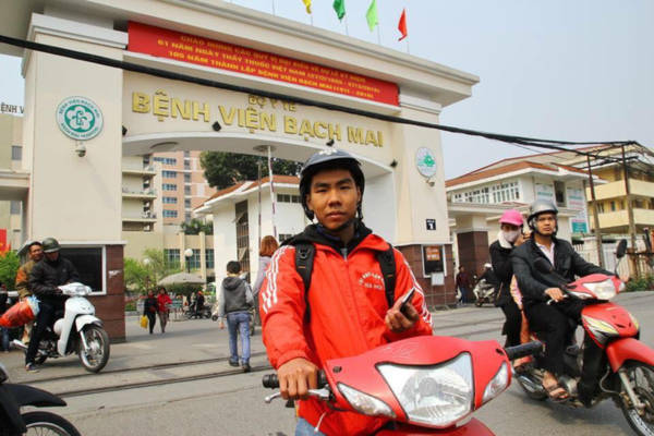 Nam sinh ĐH Bách khoa Hà Nội chạy xe ôm kiếm tiền chữa bệnh hiểm nghèo cho bạn - Ảnh 3.