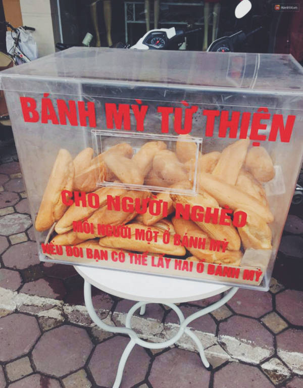 Sau Sài Gòn, tủ bánh mỳ từ thiện đầu tiên đã xuất hiện ở Hà Nội - Ảnh 1.