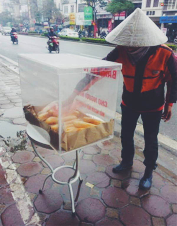 Sau Sài Gòn, tủ bánh mỳ từ thiện đầu tiên đã xuất hiện ở Hà Nội - Ảnh 3.