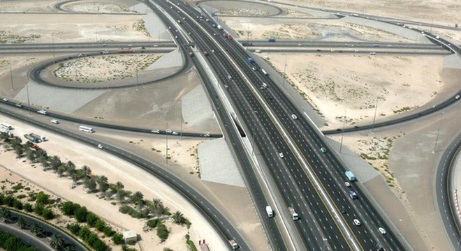 Đường 12 làn của Dubai. (Ảnh: commons.wikimedia.org)