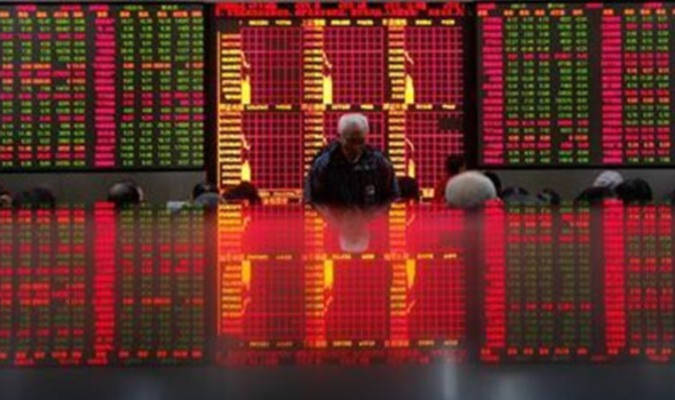 Sáng ngày 7/1, thị trường chứng khoán Trung Quốc buộc phải đóng cửa lần thứ 2 trong tuần sau khi chỉ số CSI 300 giảm hơn 7% chỉ sau 30 phút giao dịch buổi sáng. (Ảnh: bizlive.vn)