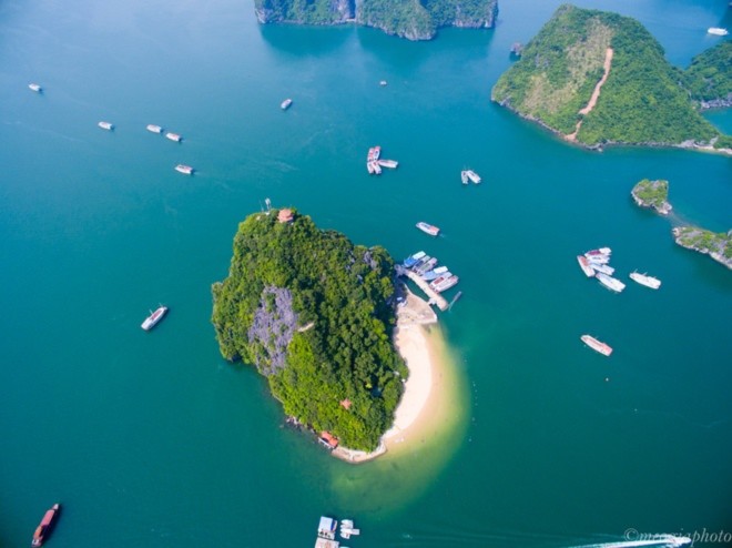 Vịnh Hạ Long - bối cảnh phim Kong: Skull Island nhìn từ trên cao