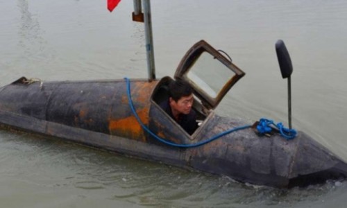 Nông dân tỉnh An Huy nhận được bằng sáng chế tàu ngầm. Ảnh: SCMP