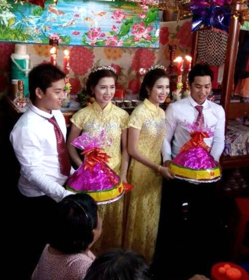 Hai anh em song sinh ở Cà Mau cưới hai chị em song sinh Hai anh em song sinh ở Cà Mau cưới hai chị em song sinh