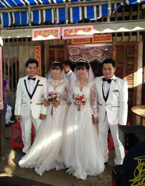 Hai anh em song sinh ở Cà Mau cưới hai chị em song sinh Hai anh em song sinh ở Cà Mau cưới hai chị em song sinh