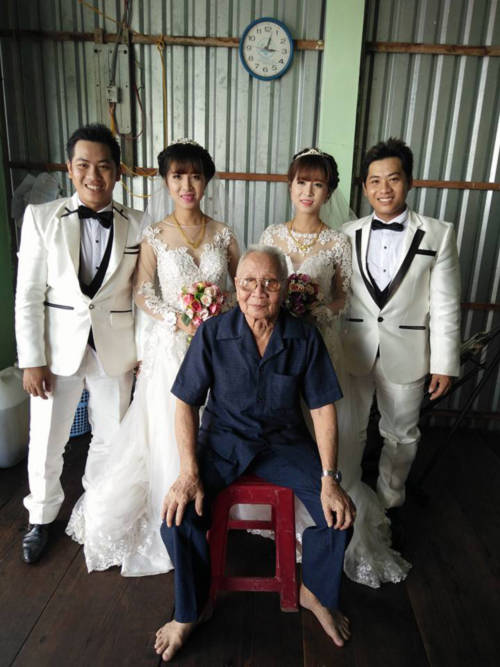 Hai anh em song sinh ở Cà Mau cưới hai chị em song sinh Hai anh em song sinh ở Cà Mau cưới hai chị em song sinh