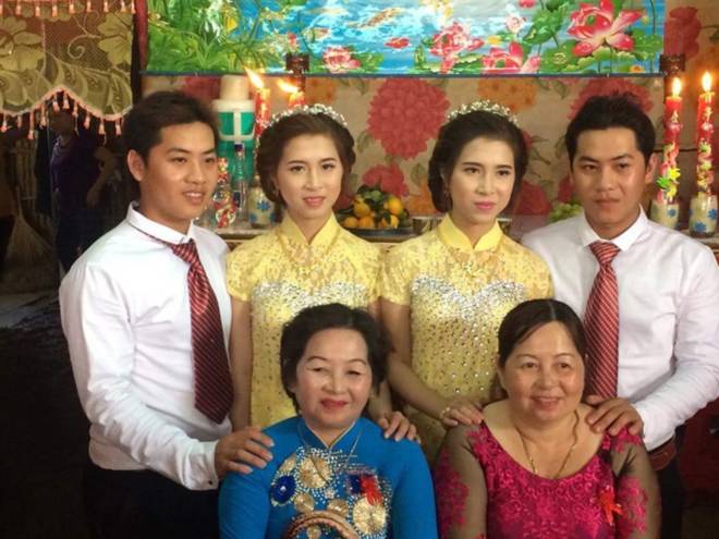 Hai anh em song sinh ở Cà Mau cưới hai chị em song sinh Hai anh em song sinh ở Cà Mau cưới hai chị em song sinh