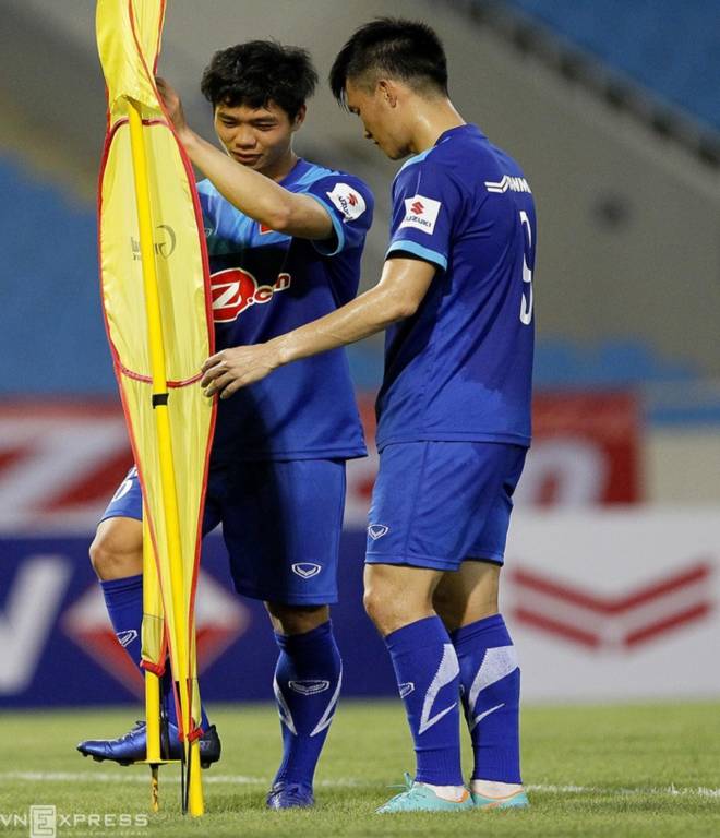 Công Phượng tập với tuyển Việt Nam ít giờ sau khi về nước - ảnh thể thao