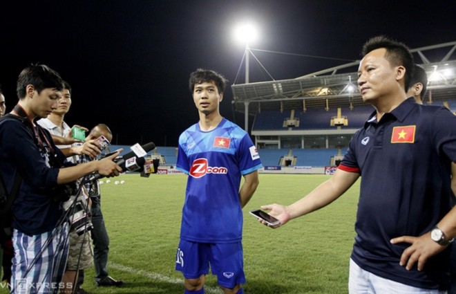 Công Phượng tập với tuyển Việt Nam ít giờ sau khi về nước - ảnh thể thao
